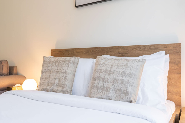 Room 4, A Serene and Gorgeous Studio in Meydan One, Dubai