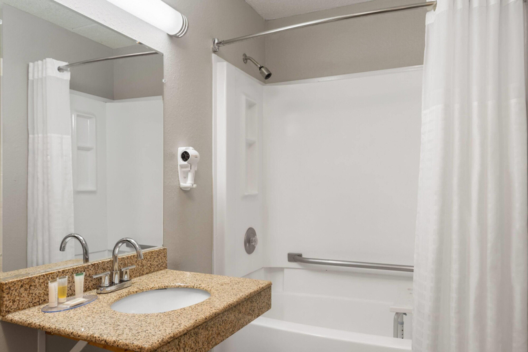 Bathroom 5, Days Inn by Wyndham Cloverdale Greencastle, Putnam