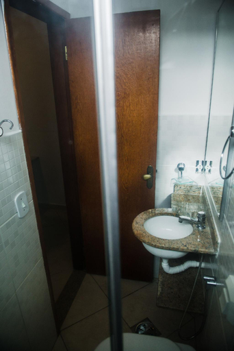 Bathroom 3, Minas Dor Hotel, Manhumirim
