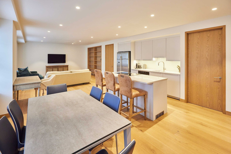 Room 3, Host Stay Thames Apartment, Slough