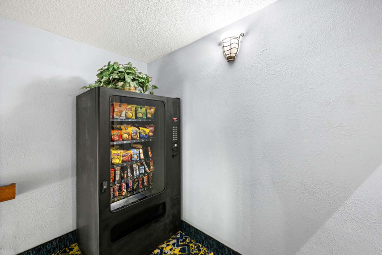 Others 5, Econo Lodge London North, Laurel