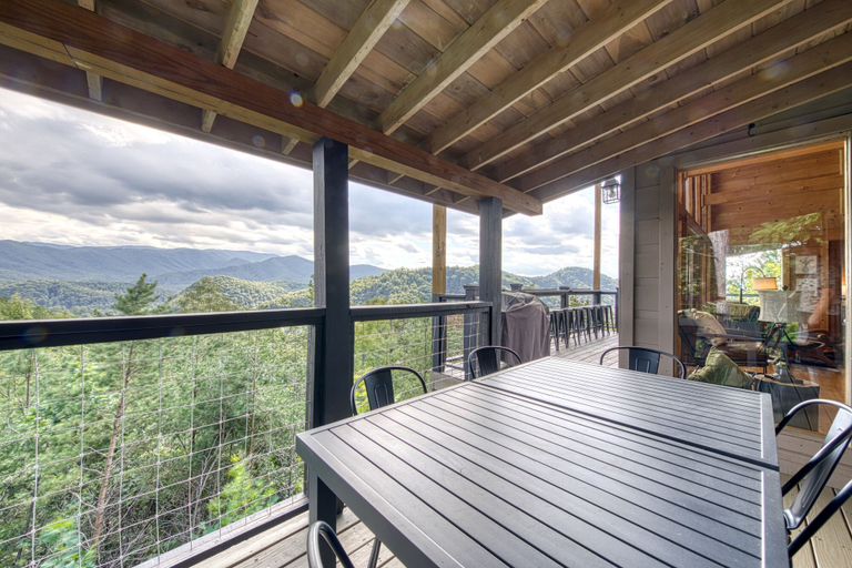 Room 3, Cabin w Amazing Views Theater Firepit Hot Tub, Sevier