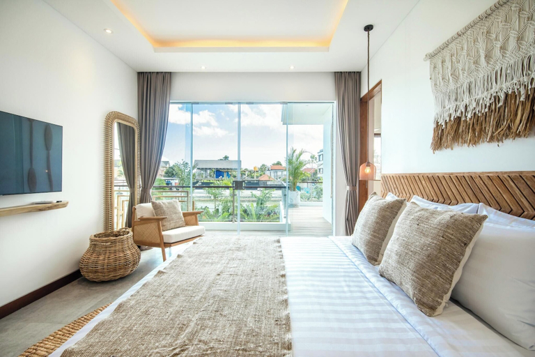 Exterior 3, Coastal Elegance: 4BR Villa, 400m to Finns,, Badung