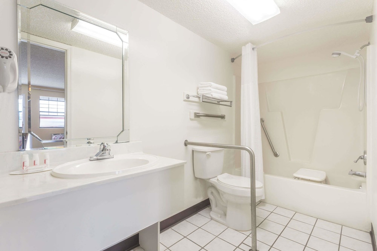 Bathroom 4, Days Inn by Wyndham Madison, Madison