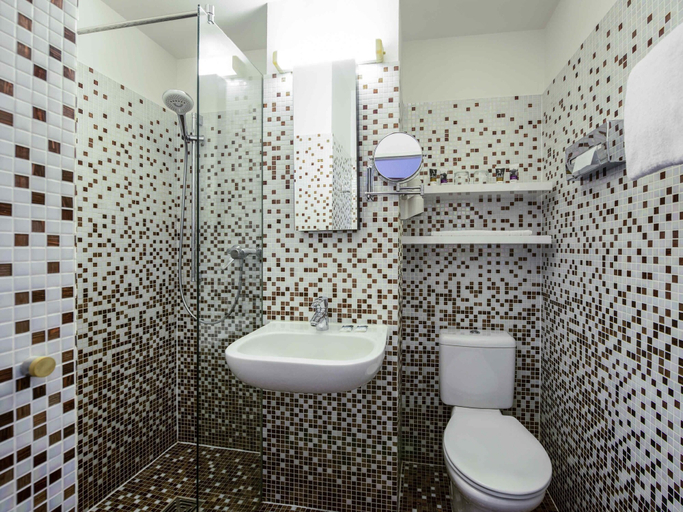 Bathroom 5, Mercure Hotel Berlin Zentrum, Berlin