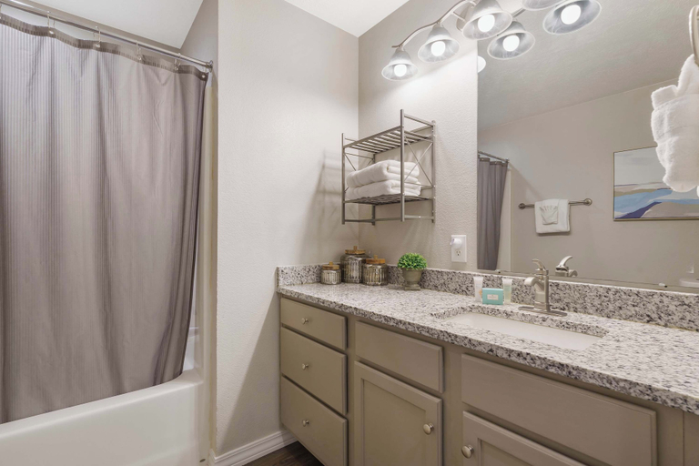 Bathroom 5, Hillside Duo - 2 Units in The Vineyards Resort, Taney