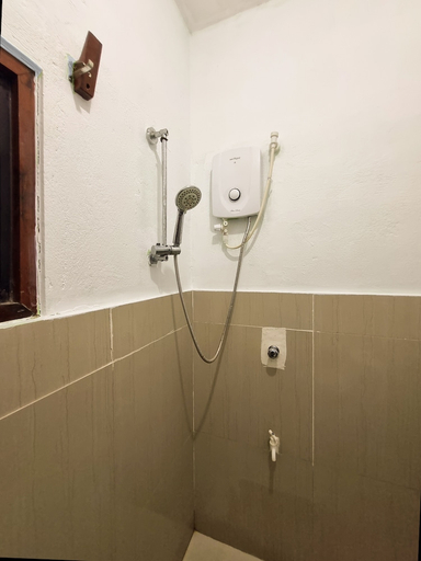 Bathroom 3, Flo Island Home, General Luna