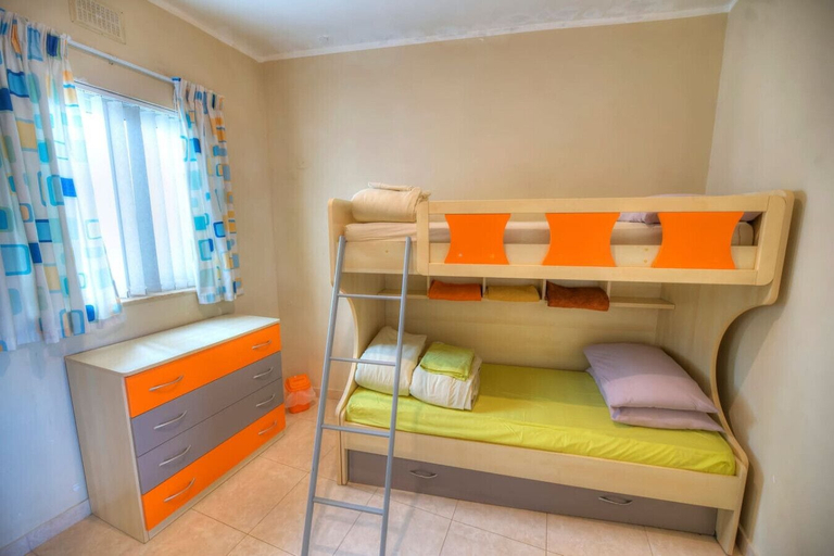 Room 4, Spacious Apartment With Pool in Misrah Simar Qala