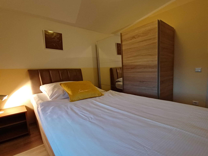 Bedroom 2, Beachfront Apartment With Balcony and Sea View, Nin