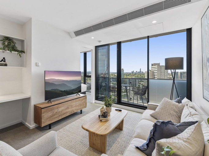 3, Elegant 2-Bed Apartment with Balcony City Views, Melbourne
