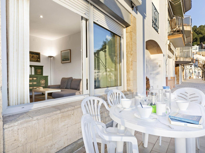 5, Apartment in Spain by Sandy Beach  Sea Views, Girona