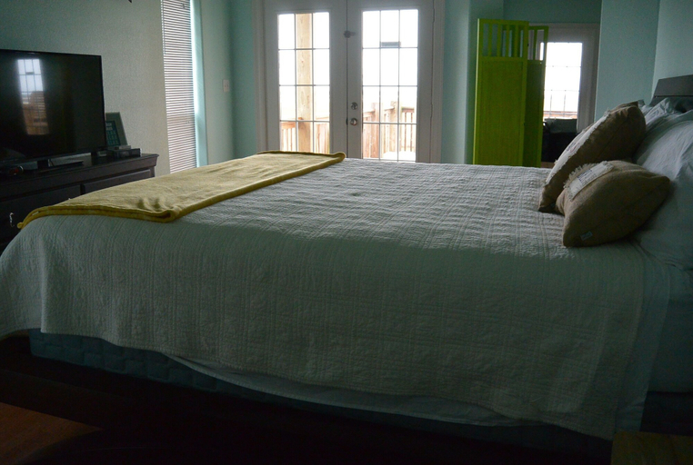 Room 5, Private Pelican 2 Bedroom Home, Galveston