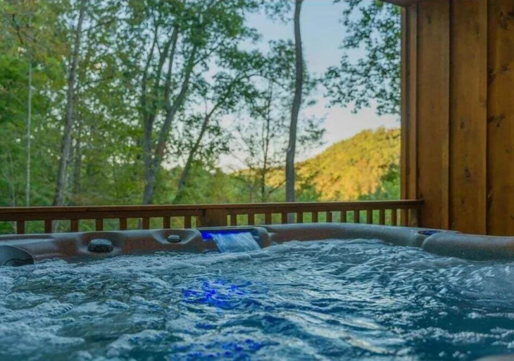 Outdoor spa tub 3, Pearl's Mountain Retreat 3 Bedroom Cabin, Sevier
