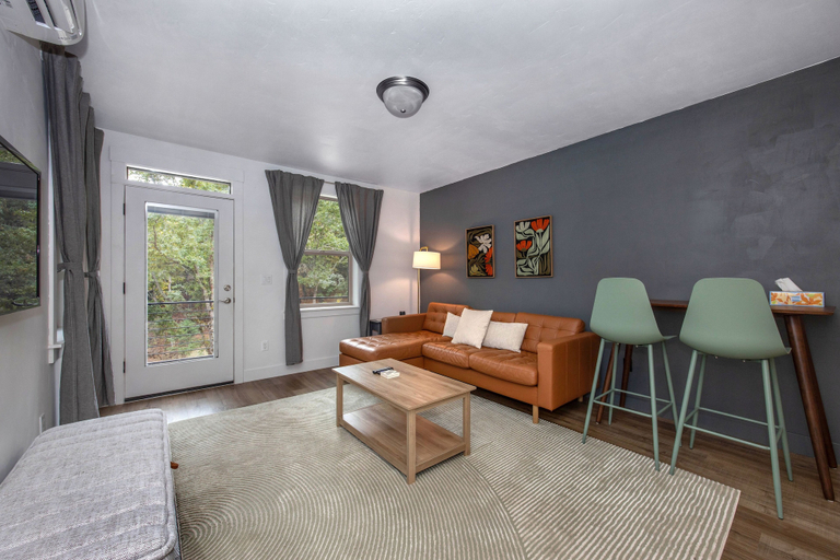 Living area 5, Evergreen Retreat B 30 Night Minimum 1 Bedroom Apts, Klickitat