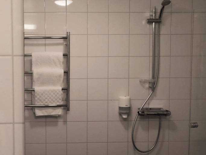 Bathroom 4, Ljungskile Hotell & Konferens, Uddevalla
