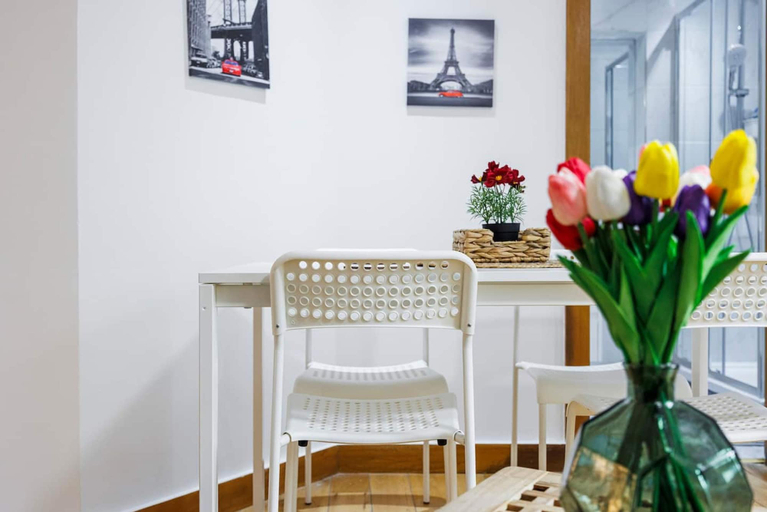 Room 5, 2 Bedroom Charming Magnificent Flat, London