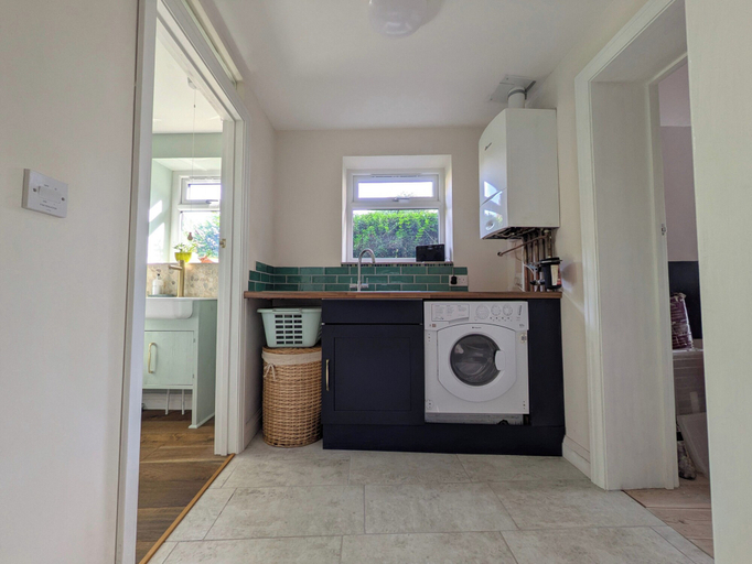 Private kitchen 5, Cherry View House 3 Bed Garden Parking Sleeps 8, Bristol