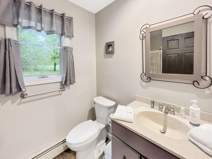 Room 4, Sugar Hollow in Chittenden, Rutland
