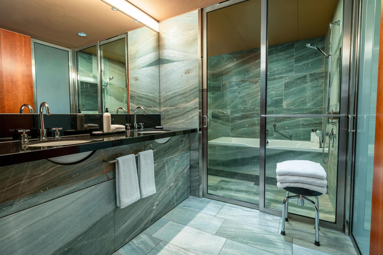 Bathroom 5, Grand Hyatt Berlin, Berlin