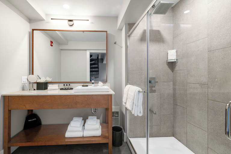 Bathroom 5, Lake Placid Inn Boutique Hotel, Essex