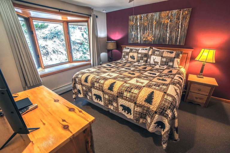 Bedroom 2, Sunnyside Knoll: 15 1 Bedroom Cabin, Larimer
