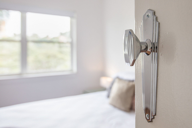 Room 3, Art Deco 2-bed Close to City and Harbour, Sydney