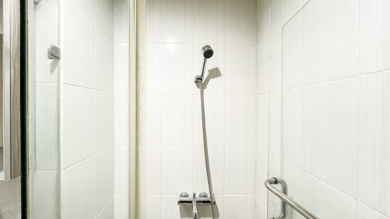 Bathroom 5, Studio at Tamansari Semanggi Apartment near SCBD By Travelio, Jakarta Selatan
