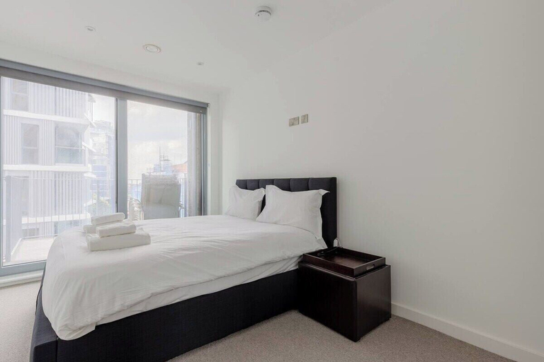 Exterior 3, Stylish 2 Bed Flat in Battersea - Private Balcony, London