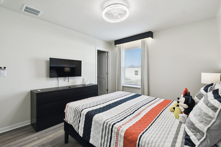 Room 3, 5 BD En-suites, Game Room, Pool, Sleeps 14, Disney, Lake