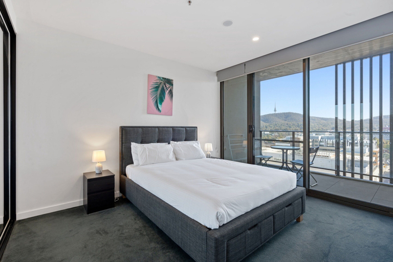 Room, Sleek 1-bed Canberra Flat With Gym & Sauna Access, Canberra