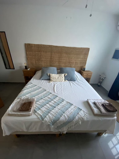 Room 2, Palm Beach Vacaysuites - Garden Suite - Poolside