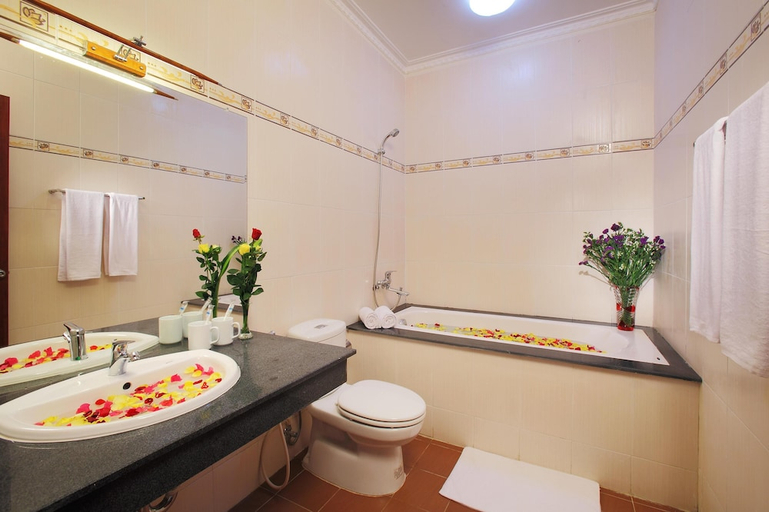 Bathroom, Minh Dam Hotel & Restaurant, Đất Đỏ