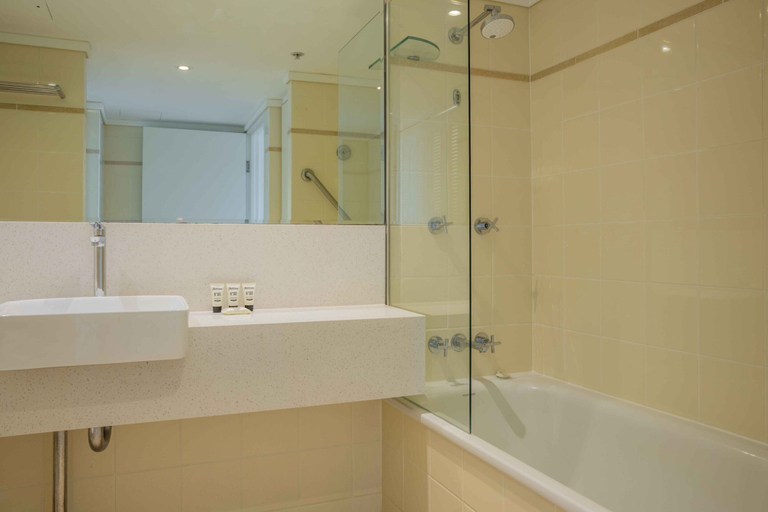 Bathroom, Central Located 1-bed With Gym, Sauna and Pool, Sydney