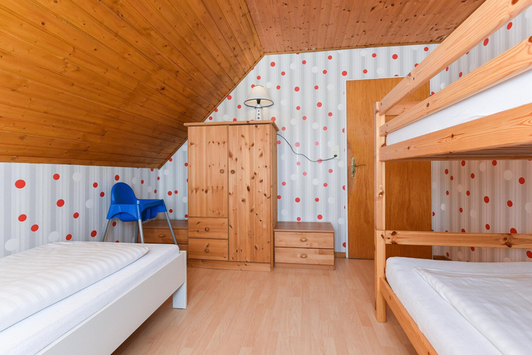 Room 5, Grosse Ferienwohnung im Dachgeschoss in Bensersiel, Wittmund