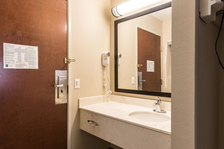 Bathroom 3, Quality Inn & Suites Clemmons I-40, Forsyth