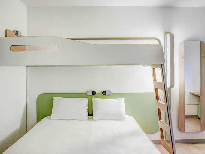 Bedroom 3, ibis budget Caen Nord Mémorial, Calvados