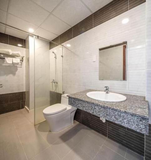 Bathroom, Lotus Rock Hotel DN by Bay Luxury, Da Nang