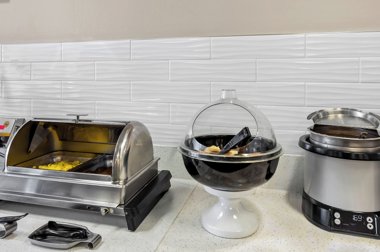 Food & Drinks 5, Quality Inn & Suites Charleston - Civic Center, Kanawha