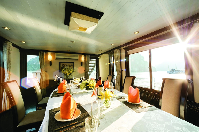 Food & Drinks 3, Dragon Premium Cruise, Hạ Long