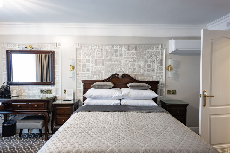 Bedroom 2, Riverside Inn, Cambridgeshire