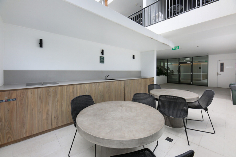 Dining, Surfers Paradise 2-bed Flat With Luxury Amenities, Gold Coast