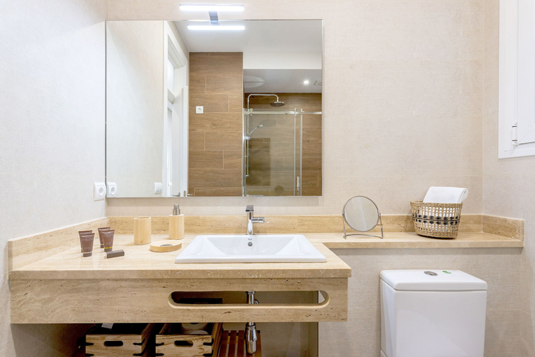 Bathroom 4, Genteel Home Antonia Diaz II, Sevilla
