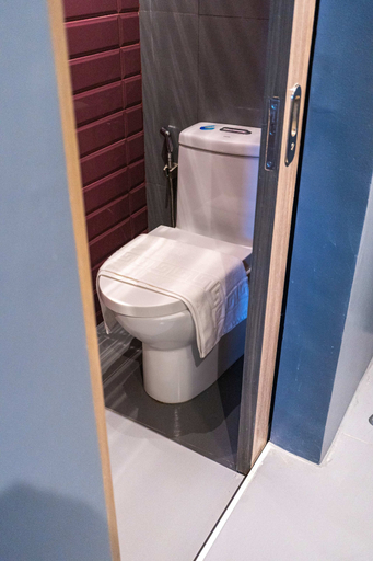 Bathroom 4, Yello! Hotel, Cebu City