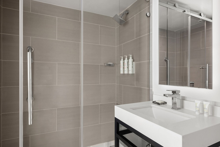 Bathroom 3, Marriott Saddle Brook, Bergen