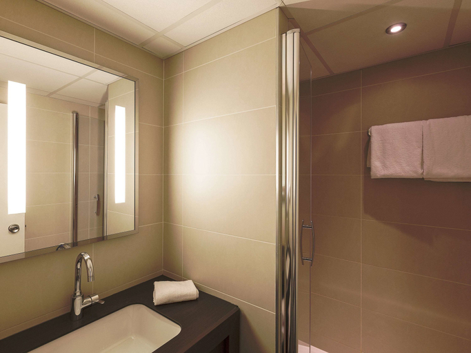 Bathroom 4, Mercure Vichy Hotel, Allier