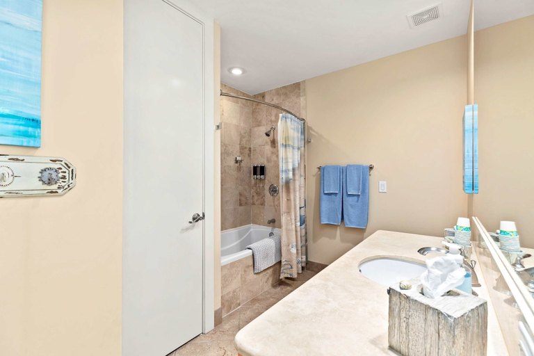 Bathroom 5, Sapphire Beach - Breathtaking 26th Floor Views 3 Bedroom Apts, Cameron