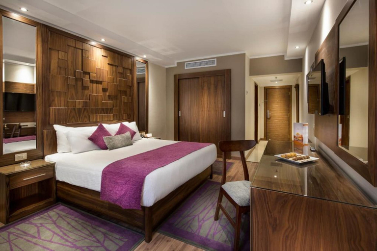 Bedroom 3, Pyramisa Suites Hotel Cairo, Ad-Duqi