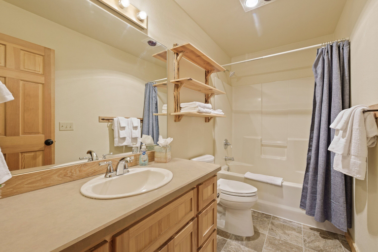 Bathroom 4, Red Wing Nest 3 Bedroom Home, Deschutes