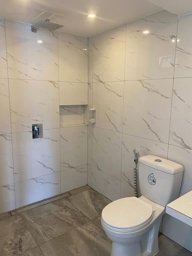 Bathroom 4, Papa Freds Beach Resort, Puerto Galera