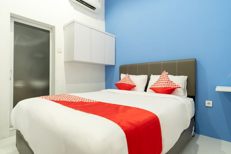 Bedroom 2, Hotel O Royal Guest House, Medan